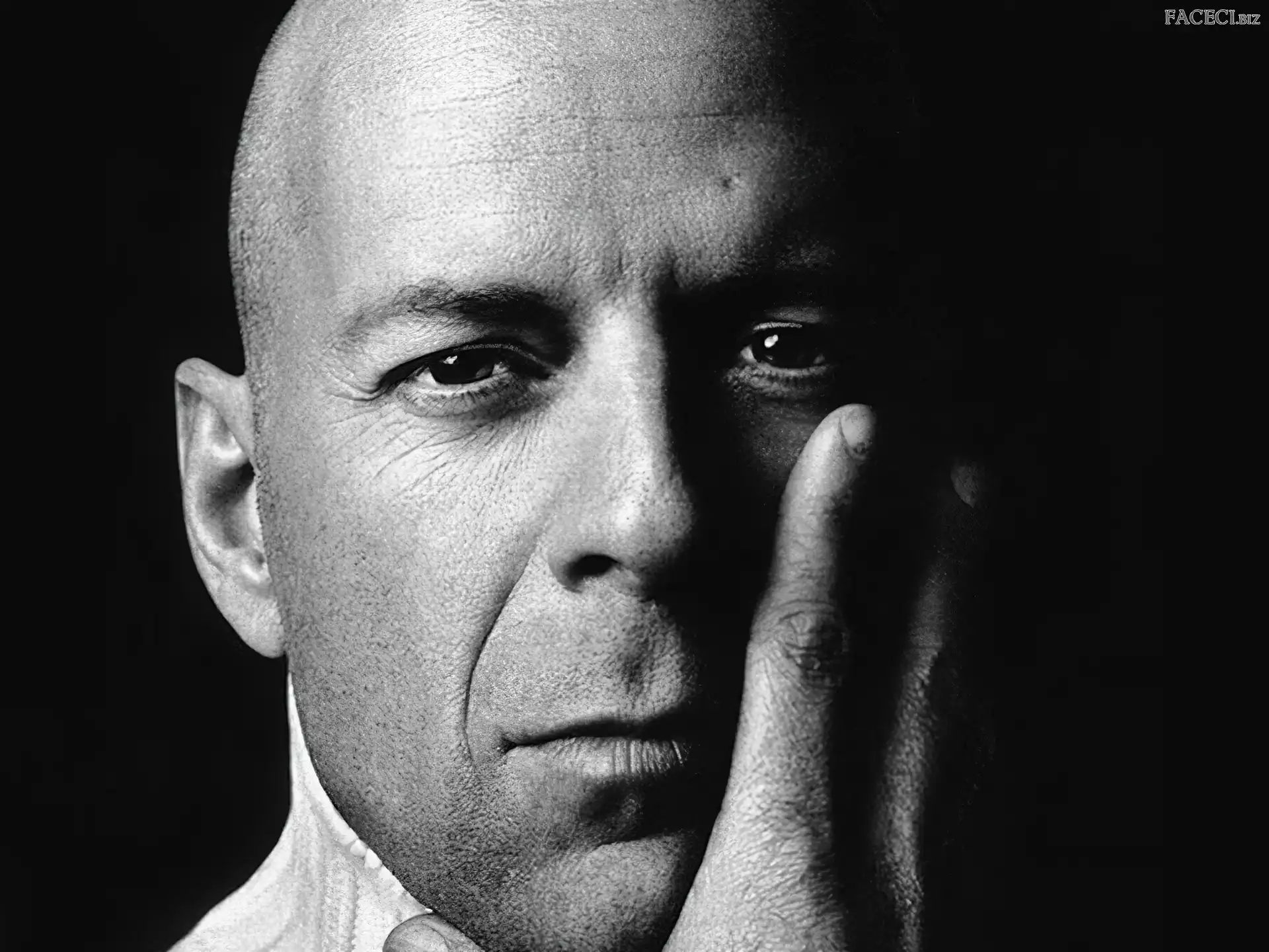 ręka, Bruce Willis, głowa